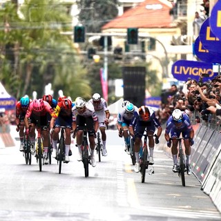 Milano–Sanremo: vicepresidente Alessandro Piana e assessore Lombardi all’arrivo della Classicissima sabato 22 marzo