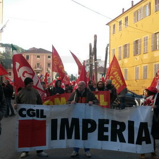 Sciopero generale di domani, venerdì a rischio per trasporti e servizi: corteo provinciale ad Imperia dalle 9.30 Sciopero generale di domani, venerdì a rischio per trasporti e servizi: corteo provinciale ad Imperia dalle 9.30
