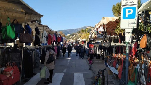 Le immagini dal mercato di Ventimiglia
