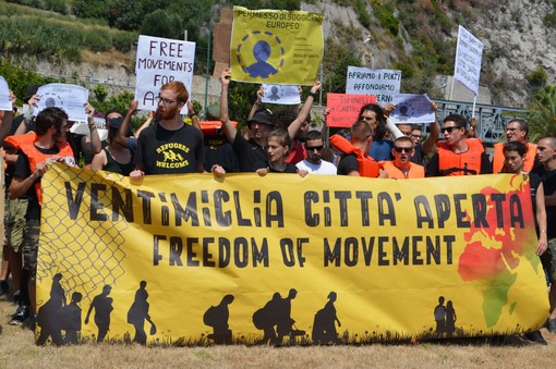 Ventimiglia si prepara per la grande manifestazione di questo pomeriggio, attese migliaia di persone da tutta Italia e dall’estero Ventimiglia si prepara per la grande manifestazione di questo pomeriggio, attese migliaia di persone da tutta Italia e dall’estero