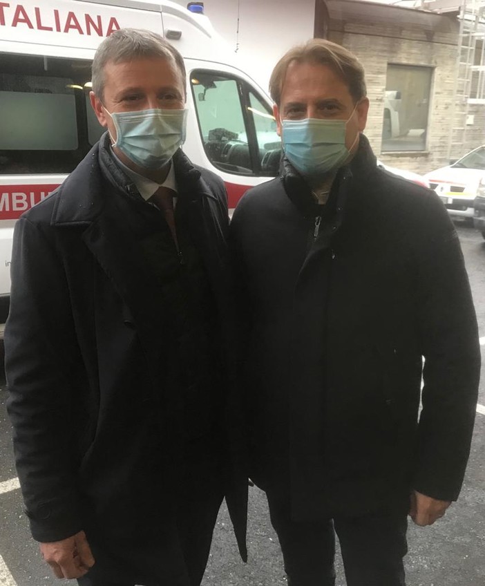 L'assessore Marco Scajola con Ettore Guazzoni, presidente della Croce Rossa Sanremo L'assessore Marco Scajola con Ettore Guazzoni, presidente della Croce Rossa Sanremo