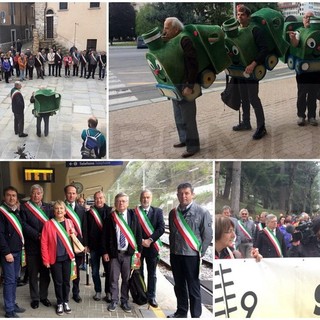 “I treni li portiamo noi”: la Cuneo-Nizza riparte da sindaci e cittadini, stamattina la manifestazione (Foto e Video) “I treni li portiamo noi”: la Cuneo-Nizza riparte da sindaci e cittadini, stamattina la manifestazione (Foto e Video)