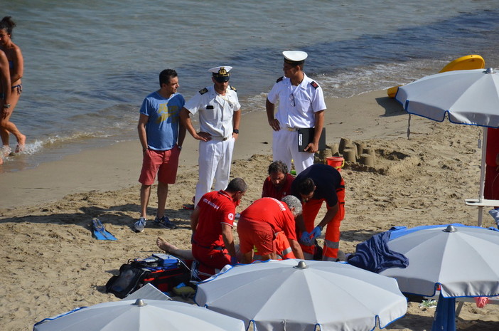Sanremo: 84enne colto da malore mentre fa il bagno al 'Lido Imperatrice', morto nonostante i soccorsi del 118 Sanremo: 84enne colto da malore mentre fa il bagno al 'Lido Imperatrice', morto nonostante i soccorsi del 118