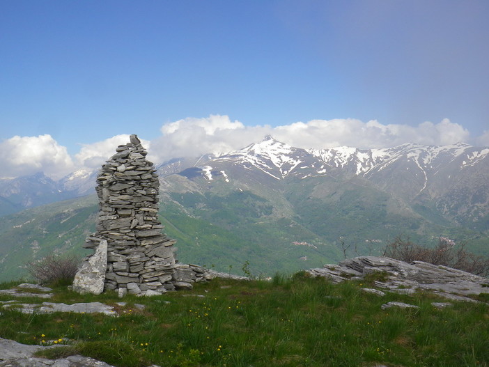 Per il ciclo 'Attraverso le Alpi Liguri', si svolge domenica l'escursione 'L’anello del Monte Armetta' Per il ciclo 'Attraverso le Alpi Liguri', si svolge domenica l'escursione 'L’anello del Monte Armetta'