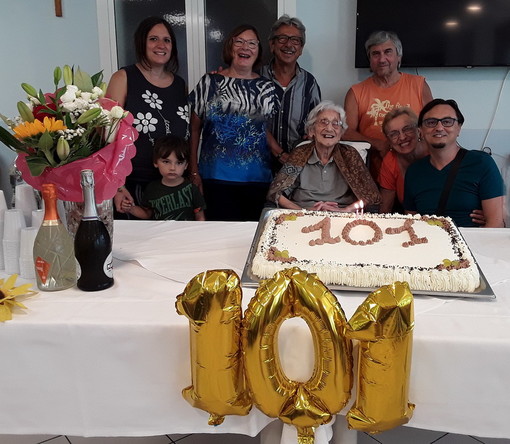 Vallecrosia: festeggiati a 'Casa Rachele' i 101 anni della sua amata centenaria Maria Ciccolunghi