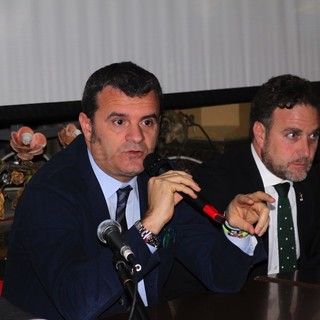 Le immagini dell'incontro al Tabarin Le immagini dell'incontro al Tabarin