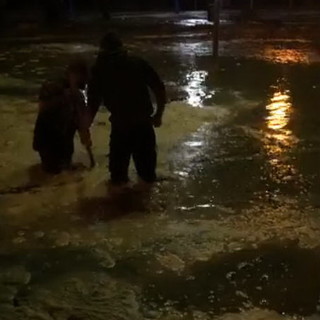 Arma di Taggia: la mareggiata ieri ha 'invaso' la Darsena, in tarda serata intervento della Protezione Civile