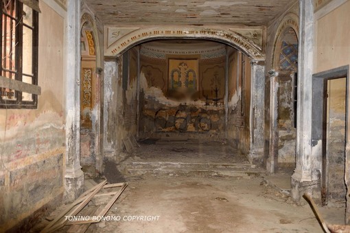Messe nere in una chiesa sconsacrata al confine tra Taggia e Sanremo: ecco le scritte sataniche scoperte nell'entroterra Messe nere in una chiesa sconsacrata al confine tra Taggia e Sanremo: ecco le scritte sataniche scoperte nell'entroterra