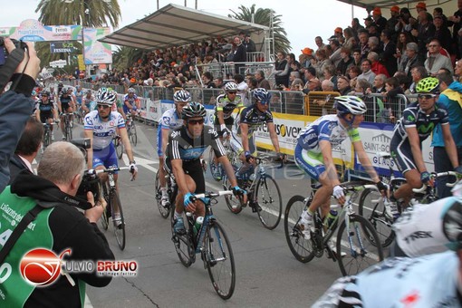 Arrivo della Milano-Sanremo in lungomare Calvino, Giuseppe e d'accordo con Giovanni
