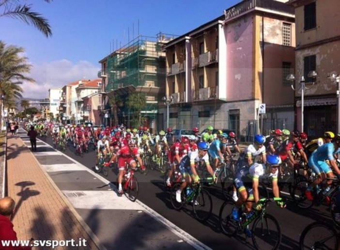 Ciclismo: Milano - Sanremo, la webcronaca LIVE - il trionfo di Arnaud Démare
