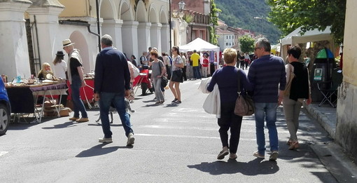 'L'altro San Giovanni': domenica prossima a Molini di Prelà torna il Mercatino delle Meraviglie 'L'altro San Giovanni': domenica prossima a Molini di Prelà torna il Mercatino delle Meraviglie
