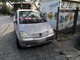 Sanremo: auto in divieto ostruisce l'accesso all'isola ecologica, i residenti chiedono la rimozione (Foto)