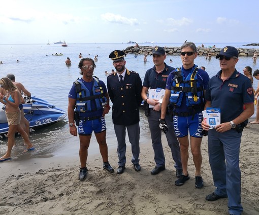 Imperia, presentato oggi ai Bagni Oneglio il servizio moto d'acqua della Polizia. Valentino: "Saranno le nostre volanti del mare" (Foto e video)