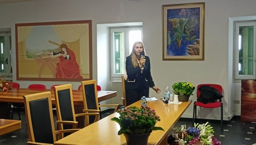 Perinaldo, Marzia Taruffi presenta il suo ultimo romanzo “L’orologio di Villa Sultana” Perinaldo, Marzia Taruffi presenta il suo ultimo romanzo “L’orologio di Villa Sultana”