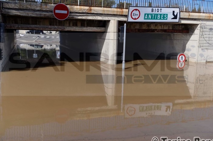 Alluvione in Costa Azzurra: ci potrebbe essere anche una donna italiana tra le 19 vittime