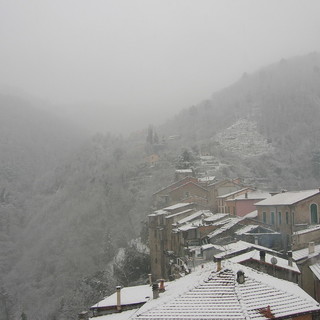 Maltempo sulla nostra provincia: le suggestive foto della nevicata in atto a Castelvittorio