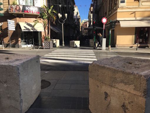 Sanremo: acquisto blocchi di cemento per prevenire gli attacchi, le perplessità di un lettore sull'utilità