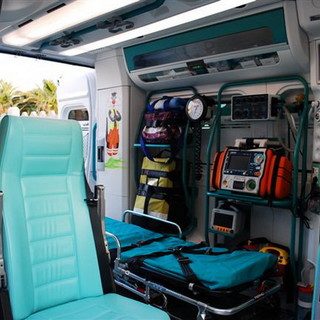 Maltempo sulla nostra provincia: un'ambulanza della Croce D'Oro bloccata a Pieve di Teco per la neve