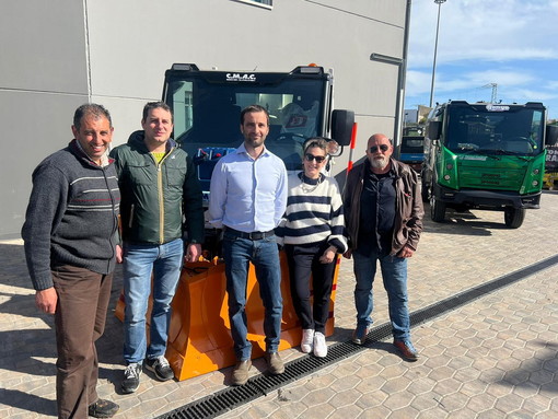 Nuovi mezzi da lavoro per Molini di Triora, Montalto Carpasio e Badalucco: più autonomia ed efficienza per strade pulite e sicure Nuovi mezzi da lavoro per Molini di Triora, Montalto Carpasio e Badalucco: più autonomia ed efficienza per strade pulite e sicure