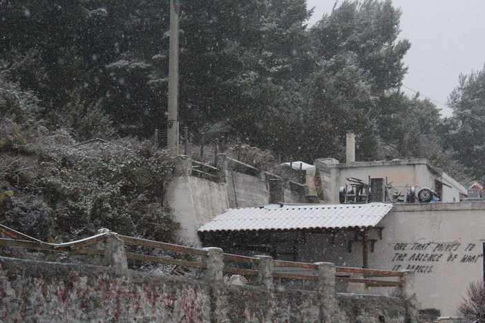 Imperia e Diano Marina: Capo Berta imbiancato, predisposto monitoraggio per le strade dell'entroterra dianese Imperia e Diano Marina: Capo Berta imbiancato, predisposto monitoraggio per le strade dell'entroterra dianese