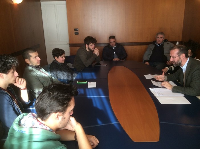 Imperia: Provincia, il presidente Natta incontra una delegazione di studenti delle scuole medie superiori Imperia: Provincia, il presidente Natta incontra una delegazione di studenti delle scuole medie superiori