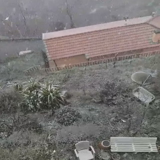Dopo l'arcobaleno nuova perturbazione e neve fino a bassa quota: imbiancate San Romolo, Bignone e Bajardo (Video)