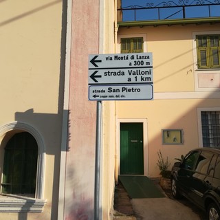 Sanremo: nuovi cartelli per i numeri civici in zona San Pietro, il ringraziamento dei residenti