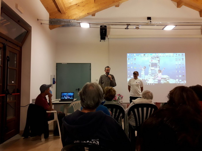 Sold Out per ‘Noi per il Nepal’ di Lorenzo Gariano e Stefano Sciandra al Salone delle Guide del Monviso Sold Out per ‘Noi per il Nepal’ di Lorenzo Gariano e Stefano Sciandra al Salone delle Guide del Monviso