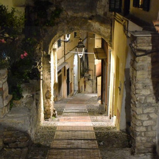 Sanremo: cantieri bloccati nel centro storico, senza aree di carico e scarico in via Rocca per le imprese fioccano multe