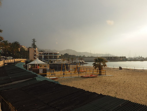 Prima neve a Sanremo ed Ospedaletti: precipitazione copiosa nell'entroterra di Imperia (prime foto e video)