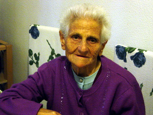 Sanremo: ecco i 'primi' cento anni di Nonna Rosa, festeggiata da figli e nipoti Sanremo: ecco i 'primi' cento anni di Nonna Rosa, festeggiata da figli e nipoti