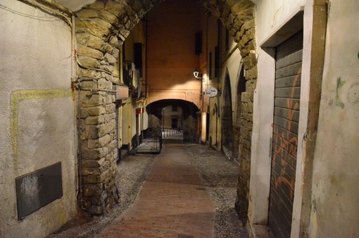 Una delle stradine della Pigna Una delle stradine della Pigna