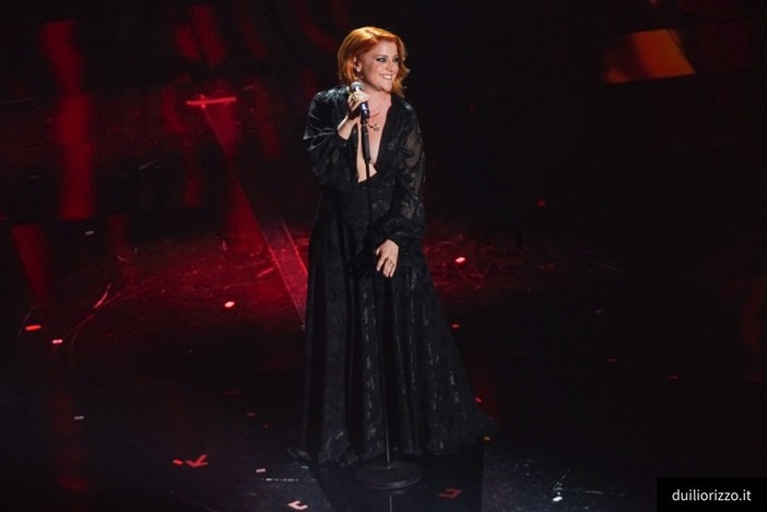 #Sanremo2018, Il Festival in Cartolina: abbiamo intervistato il signor Alessio, che nel suo ristorante distribuisce il ritratto di Noemi #Sanremo2018, Il Festival in Cartolina: abbiamo intervistato il signor Alessio, che nel suo ristorante distribuisce il ritratto di Noemi