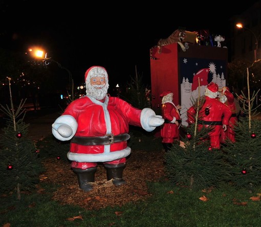 Mentone: le foto di Franco Magnetto sugli allestimenti in città per le festività natalizie
