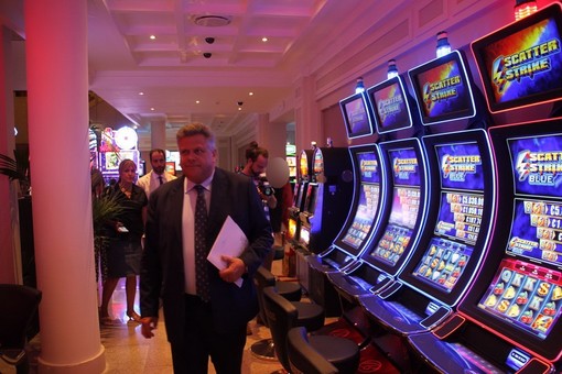 Grande successo per il Capodanno dai mille colori al Casino di Sanremo: confermate le anticipazioni sugli incassi Grande successo per il Capodanno dai mille colori al Casino di Sanremo: confermate le anticipazioni sugli incassi