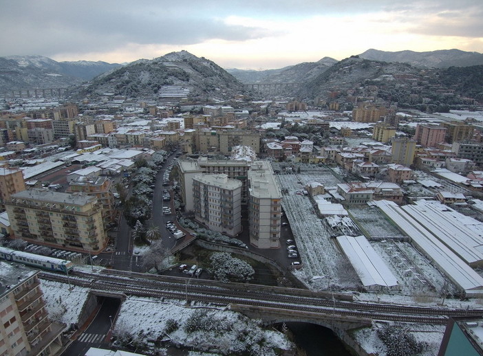 La 'cartolina' di ieri dopo la nevicata tra Vallecrosia e Ventimiglia (sotto le foto di Camporosso) La 'cartolina' di ieri dopo la nevicata tra Vallecrosia e Ventimiglia (sotto le foto di Camporosso)