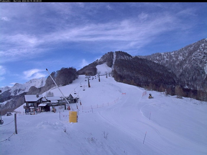 Natale tra pioggia, vento e grandi nevicate: fino a un metro di neve su Alpi e basso Piemonte, disagi alla viabilità