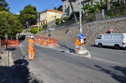 Sanremo: lavori di asfaltatura in corso Inglesi, dalle 17 semaforo disattivato per dare il via alle operazioni di cantiere
