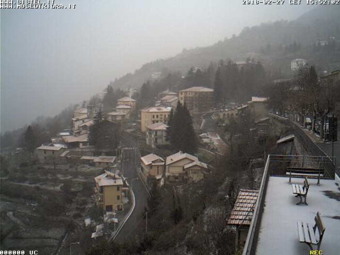 Maltempo sul ponente: ha iniziato a nevicare a Triora, rischio neve e ghiaccio nel corso della serata (Video) Maltempo sul ponente: ha iniziato a nevicare a Triora, rischio neve e ghiaccio nel corso della serata (Video)