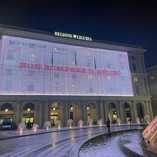 La Liguria in una frase: per la festa dei single sulla Regione compare la scritta "Non rompere il belino"