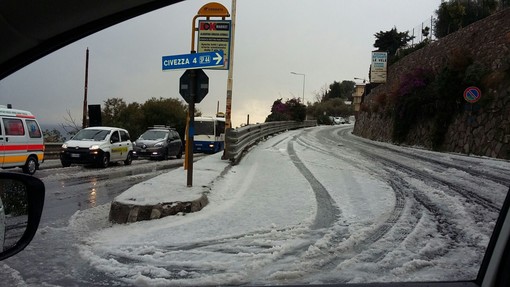 Imperia: nevica nell'entroterra, strade imbiancate anche sulla costa tra il Prino e San Lorenzo (Foto) Imperia: nevica nell'entroterra, strade imbiancate anche sulla costa tra il Prino e San Lorenzo (Foto)