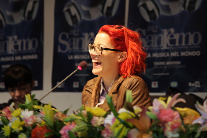 Festival: Noemi sulla polemica per 'Amarsi un po'', "Battisti non ha bisogno di un avvocato difensore"