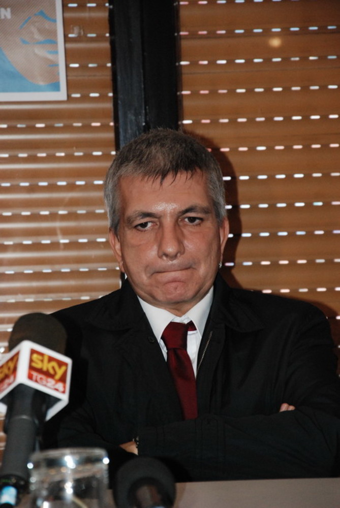 Sanremo: in 500 per accogliere Vendola "La 'ndrangheta al Nord controlla gli appalti!" Sanremo: in 500 per accogliere Vendola "La 'ndrangheta al Nord controlla gli appalti!"