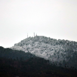 L’inverno arriva in Liguria: neve a bassa quota tra Genova e Savona, temperature in forte calo anche nell’Imperiese