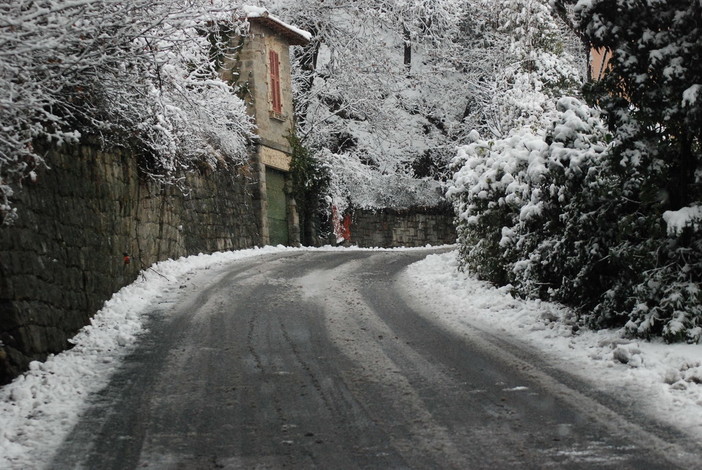 Maltempo: nevica sulle statali 20 e 28, ma anche a San Romolo e Monte Bignone, 50 cm a Triora! Maltempo: nevica sulle statali 20 e 28, ma anche a San Romolo e Monte Bignone, 50 cm a Triora!