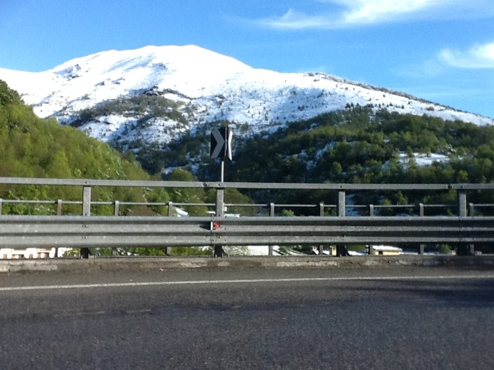 Aria fresca nonostante il sole sulla nostra provincia: la neve è scesa stanotte a Limone Piemonte