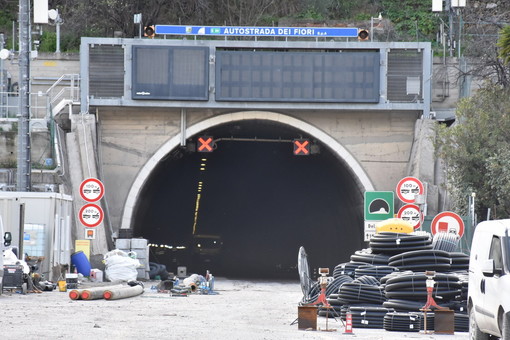 Ventimiglia: giornata dell'inaugurazione della nuova barriera ma in autostrada lunghe code per un incidente al confine