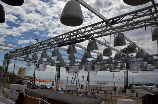 Sanremo: oltre 100mila euro di investimento del 'K-Beach' per un impianto sonoro unico al Mondo, musica in pista ma rispetto dei vicini