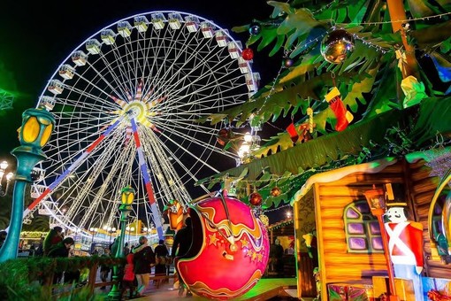 Nizza: tutto pronto per schiacciare il pulsante che accenderà le luminarie natalizie della capitale della Costa Azzurra Nizza: tutto pronto per schiacciare il pulsante che accenderà le luminarie natalizie della capitale della Costa Azzurra