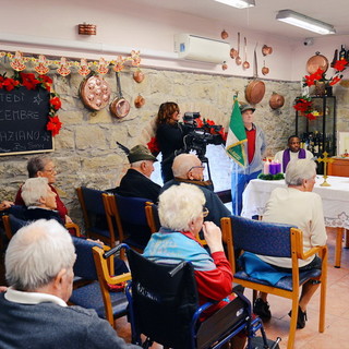 Apricale: martedì scorso la Messa e la festa di Natale per gli ospiti della Casa di Riposo 'Anselmo Pisano' (Foto) Apricale: martedì scorso la Messa e la festa di Natale per gli ospiti della Casa di Riposo 'Anselmo Pisano' (Foto)